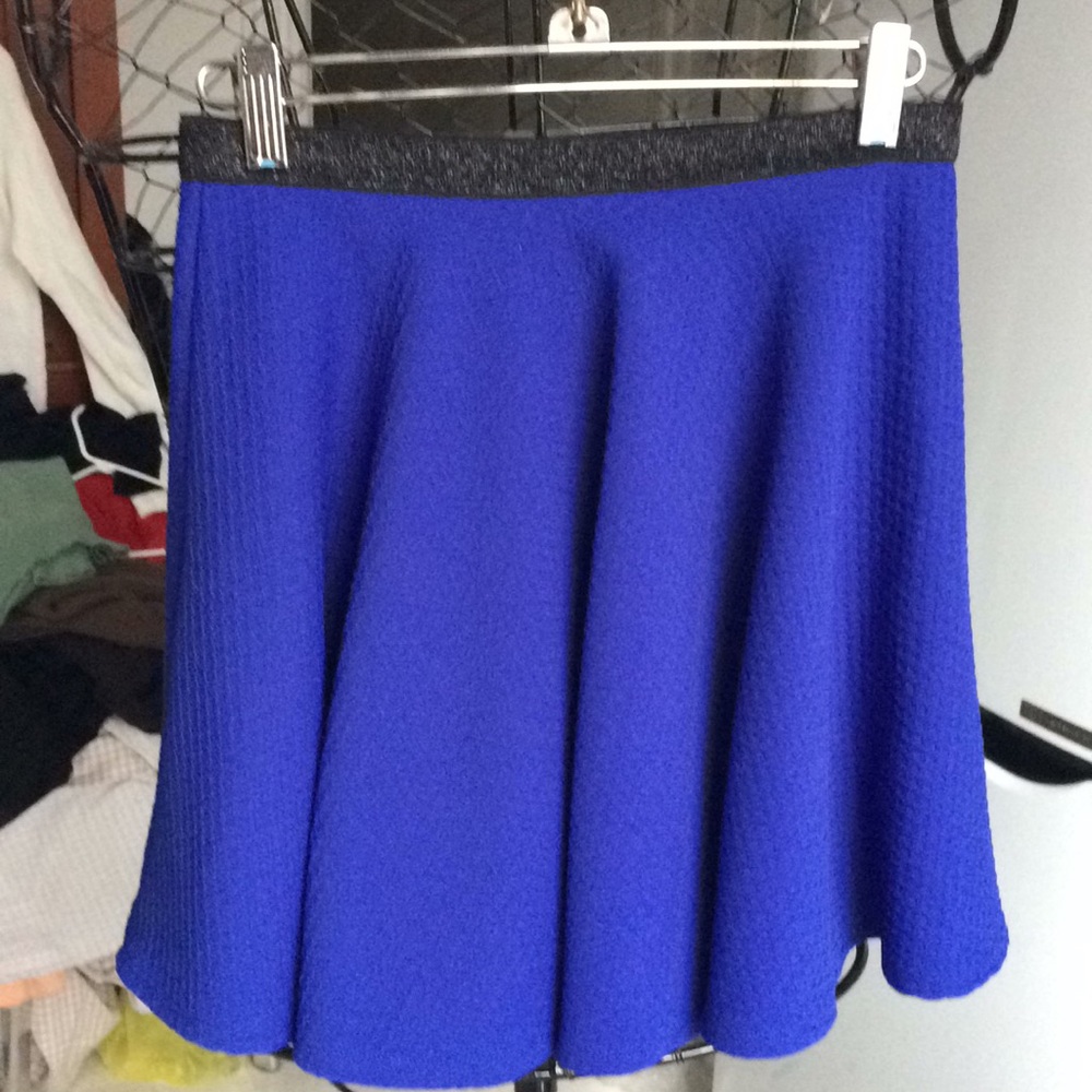 Pretty full twirly skirt in deep blue